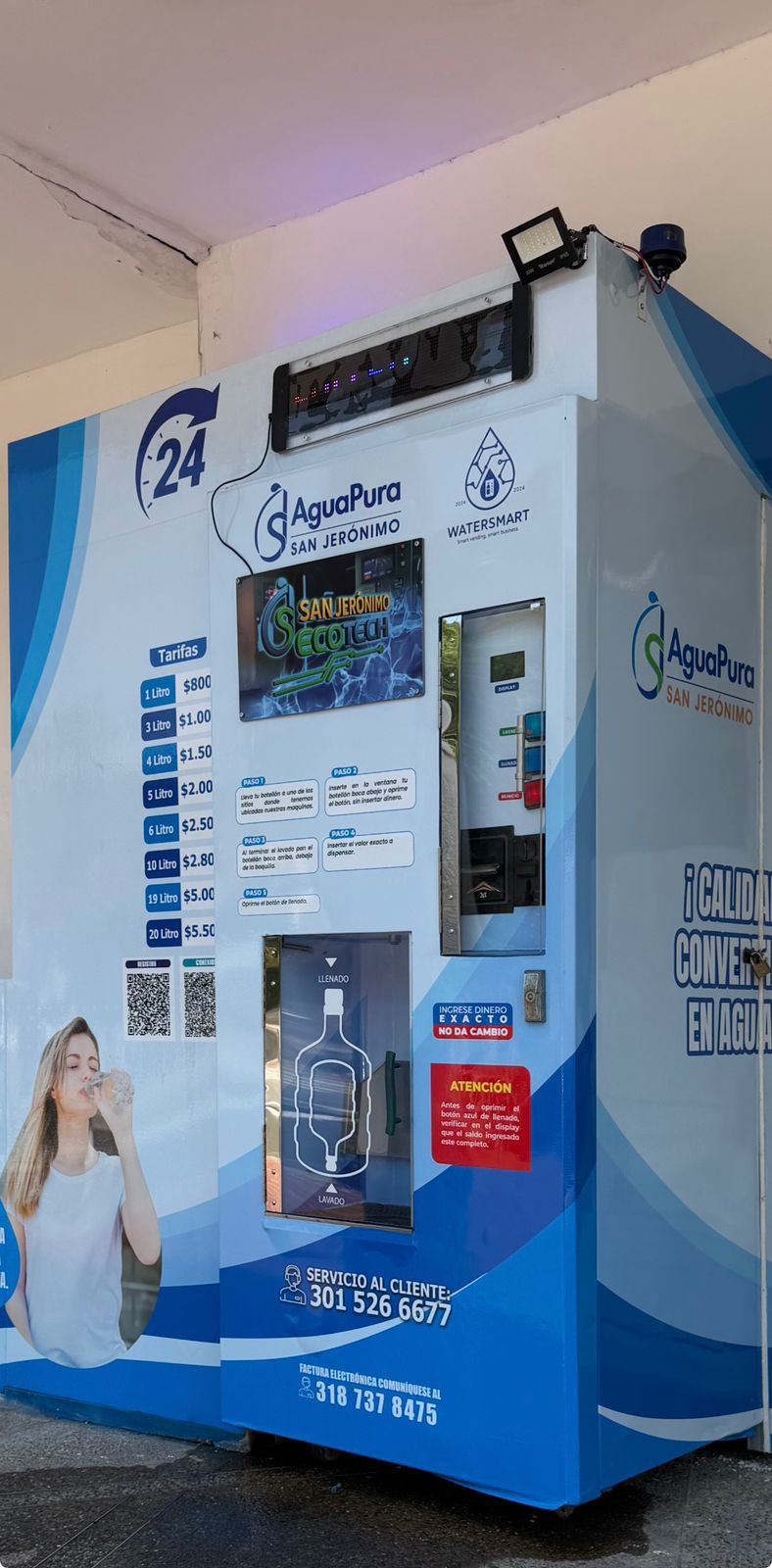Máquina AguaPura San Jerónimo - Vista frontal con tarifas y sistema de pago