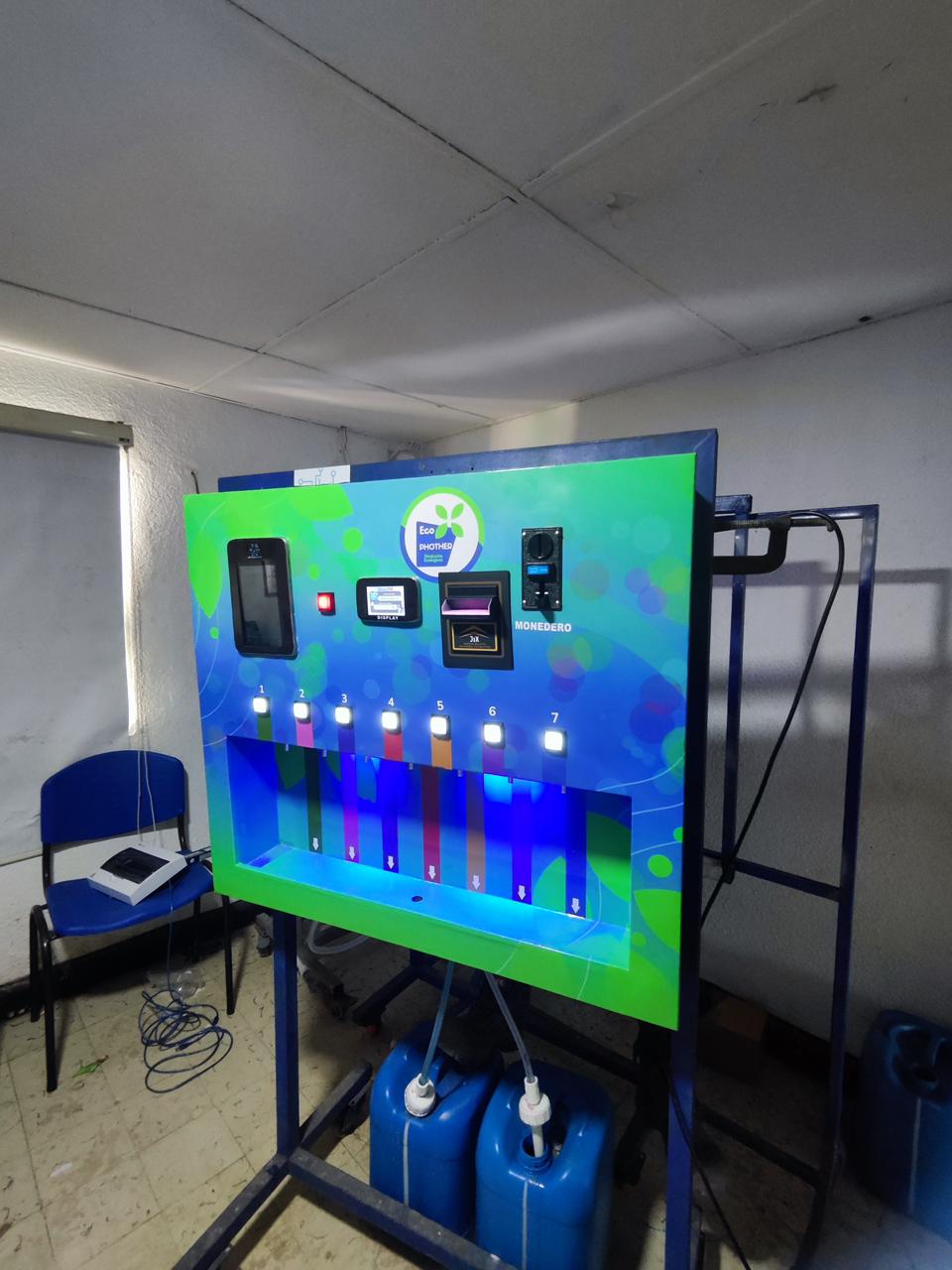 Cajero de Aseo Empotrable 6P - Instalación con diseño verde/azul y logo San Jerónimo