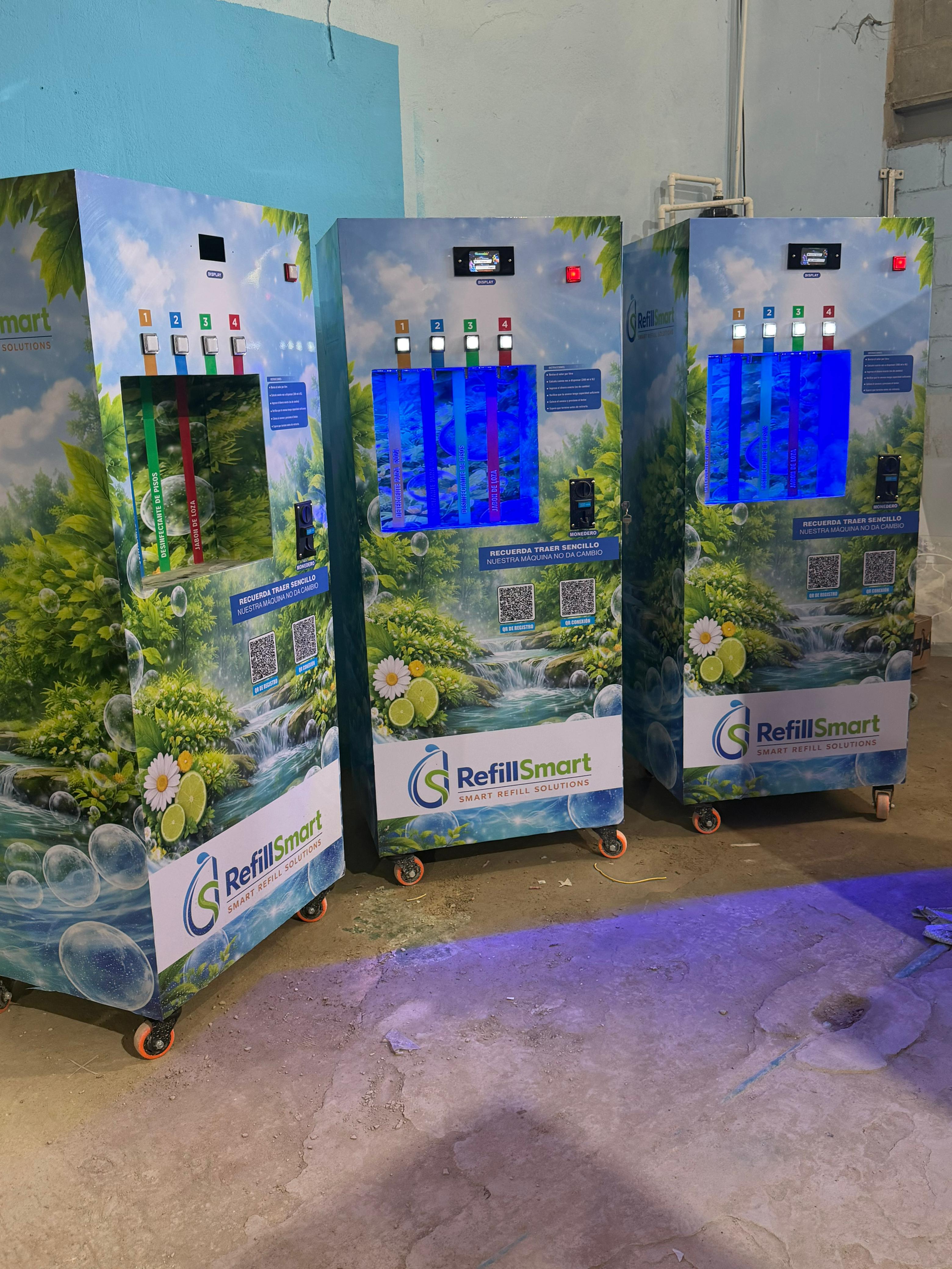 Mini Móvil de Aseo 4P RefillSmart - Tres máquinas en producción en fábrica