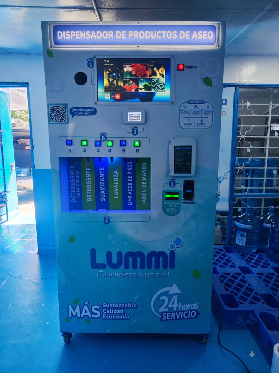Máquina Móvil de Aseo - Pantalla multimedia con opciones de productos disponibles